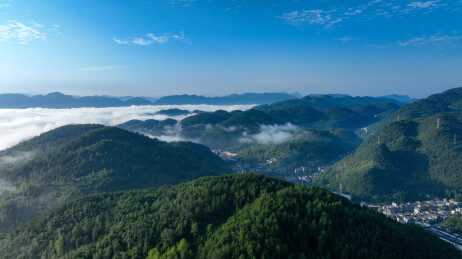 重庆酉阳：云铺千岭秀 日破万山明