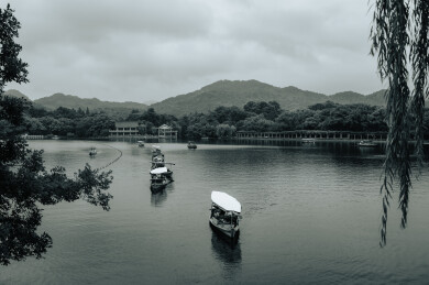 烟雨江南西湖游船风光