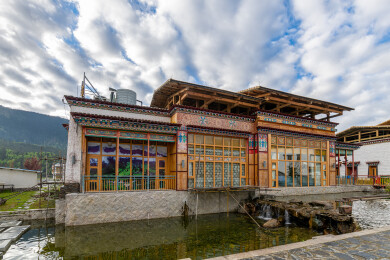 中国西藏林芝市巴宜区鲁朗镇的藏式建筑