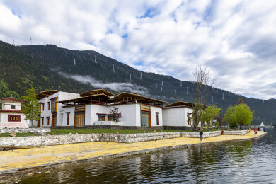 中国西藏林芝市巴宜区鲁朗镇的藏式建筑