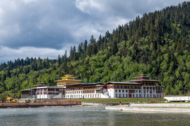 中国西藏林芝市巴宜区鲁朗镇的藏式建筑