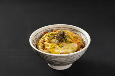 日式美食亲子丼，滑蛋鸡肉饭
