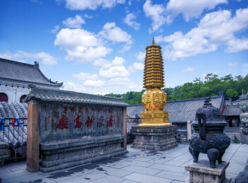 山西忻州市五台山显通寺铜殿、诸佛塔