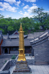 山西忻州市五台山显通寺铜殿、诸佛塔