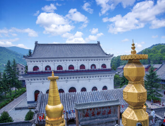 山西忻州市五台山显通寺铜殿、诸佛塔