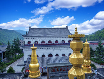 山西忻州市五台山显通寺铜殿、诸佛塔