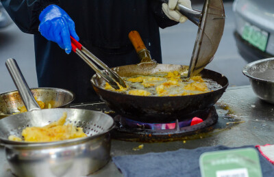 现烤多口味夹心车轮饼街边小吃