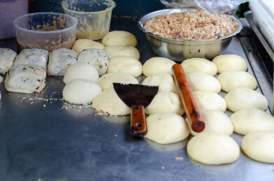 手工包子制作现场