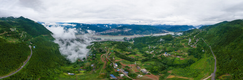中国湖北恩施市巴东县巫峡口风景区夏季风光