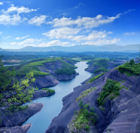 湖南郴州高椅岭丹霞地貌中的湖滨