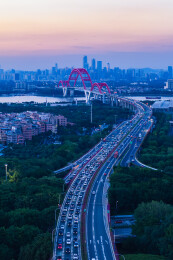 广州新光大桥晚高峰城市风光