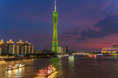 黄昏晚霞下的广州塔，珠江游船