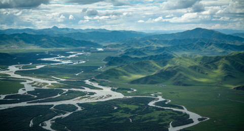 航拍九曲黄河若尔盖草原湿地山脉蜿蜒河流