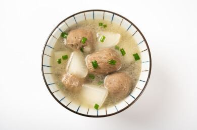 碗里的萝卜牛肉丸汤