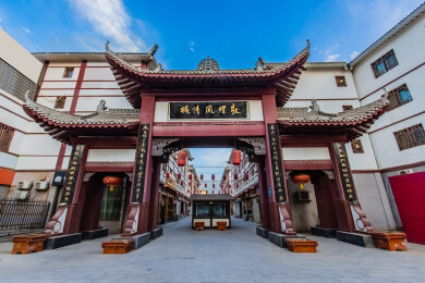 中国甘肃省敦煌市城区风情街牌楼园林建筑