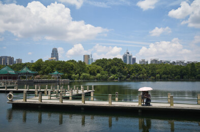 武汉东湖听涛景区碧潭观鱼夏日景观