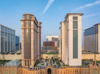 澳门氹仔康莱德酒店与现代建筑群