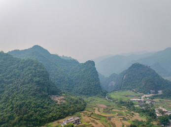 广西崇左喀斯特山地梯田村落景观