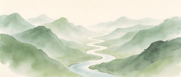 远山云雾缭绕江水蜿蜒