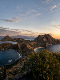 科莫多岛火山地貌日落景观