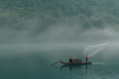 湘南山水画卷：小东江晨雾与龙景峡谷