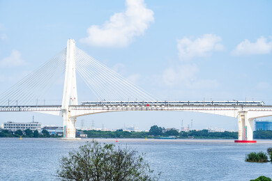 中国广东省西江广珠城际铁路跨江大桥