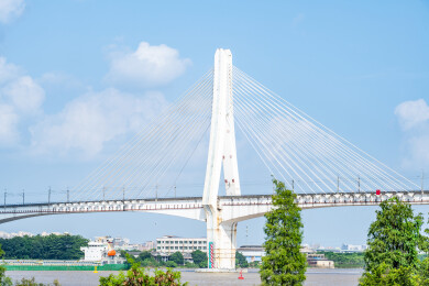 中国广东省西江广珠城际铁路跨江大桥