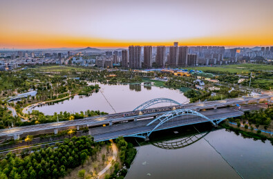 夏日傍晚 宁马城际铁路马鞍山阳湖站风光