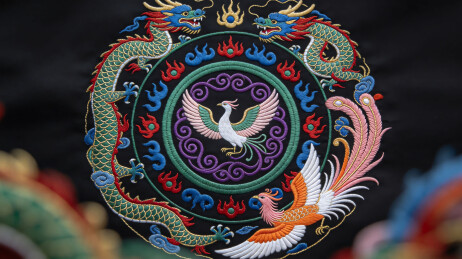 中国传统刺绣龙凤呈祥图案