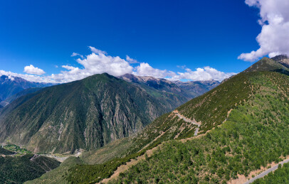 西藏318川藏线芒康觉巴山澜沧江峡谷航拍
