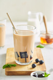 一杯奶茶饮品