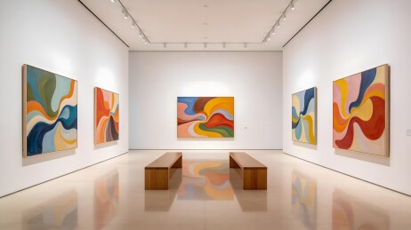 现代美术馆内景展示抽象画作