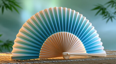 蓝橙渐变折扇静置于竹席