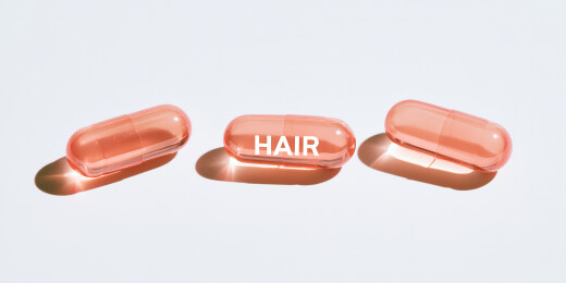 三粒标有HAIR的橙色胶囊