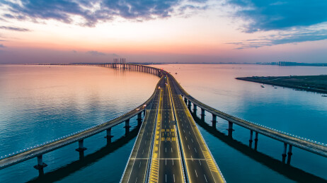 青岛胶州湾大桥黄昏景象