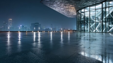 雨夜城市建筑玻璃幕墙倒影
