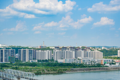 中国四川绵阳涪城区城市天际线风光