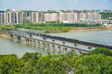 中国四川绵阳涪城区城市天际线风光