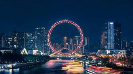 夜景城市摩天轮与河流风光