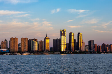 南昌赣江两岸城市黄昏夜景风光