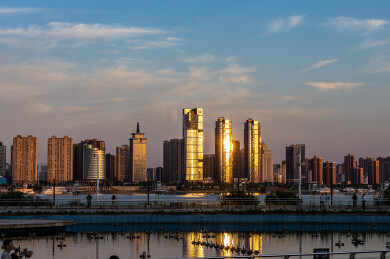 南昌赣江两岸城市黄昏夜景风光
