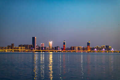 南昌赣江两岸城市黄昏夜景风光