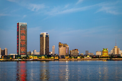 南昌赣江两岸城市黄昏夜景风光