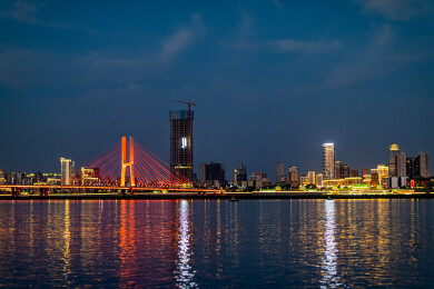 南昌赣江两岸城市黄昏夜景风光