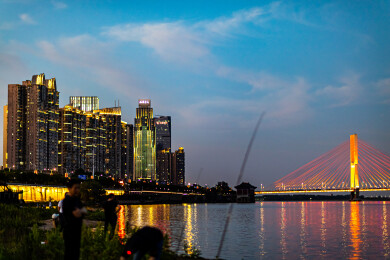 南昌赣江两岸城市黄昏夜景风光