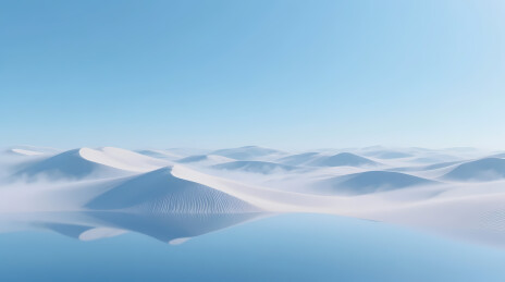 白色沙丘映蓝天