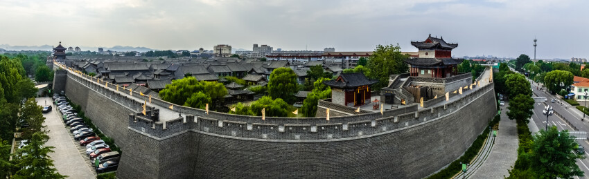 中国山东省青州市古城墙步行栈道园林建筑