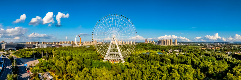 中国吉林省四平市植物园摩天轮游乐场建筑