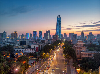 济南市中区共青团路城市夜景航拍