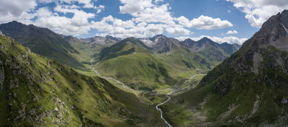 航拍孟克特古道峡谷全景
